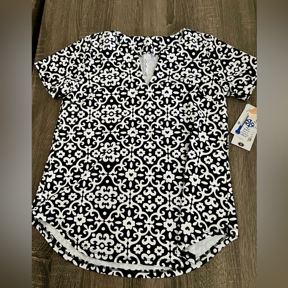Lulu B Cooling UPF 50+ Short Sleeve Top Black White Print Size Small NWT new - Picture 1 of 10